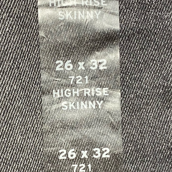 NWT Levi’s 721 High-Rise Skinny Distressed Black Jeans Size 26 x 32 - Picture 6 of 7